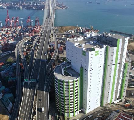 Goodman Interlink in Hong Kong strategically located near the port and multi-storey